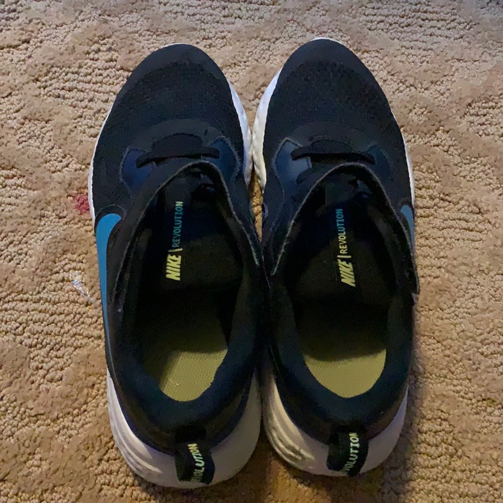 Nike shoes black blue and white shoes